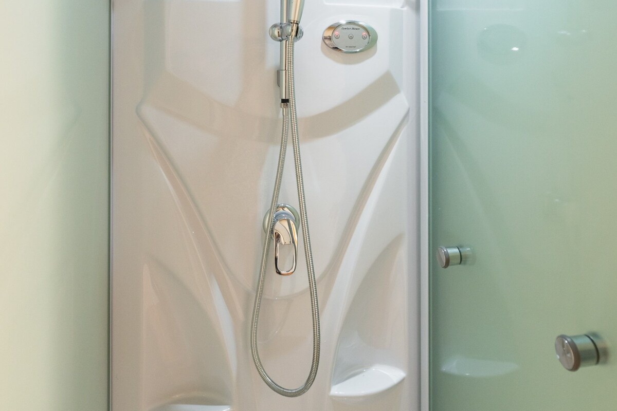 Bathroom | Free toiletries, hair dryer, slippers, bidet