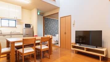 Royal B, Non Smoking | Living area | Flat-screen TV