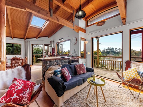 Treetop Hideaway - Taupo Holiday Home