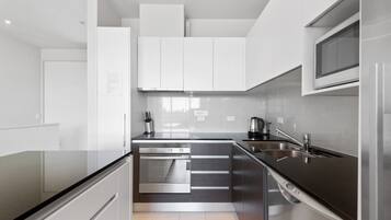 Réfrigérateur, micro-ondes, four, lave-vaisselle