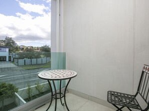 Outdoor dining - Marinaside Villa - Taupo Holiday Apartment (Taupo Central)