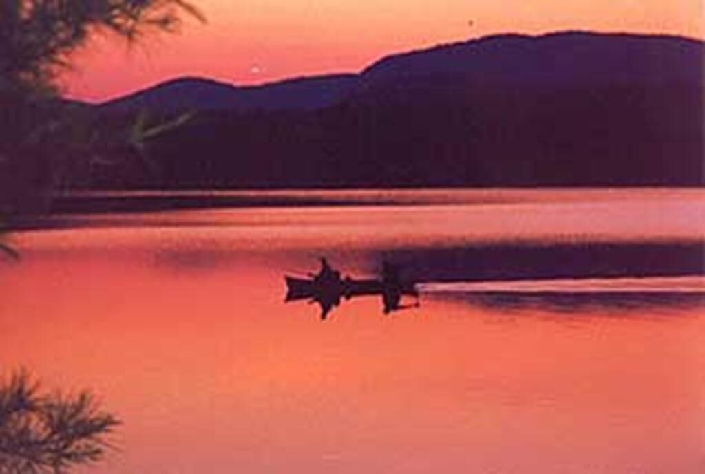 Classic Lakeside Maine Cottage
