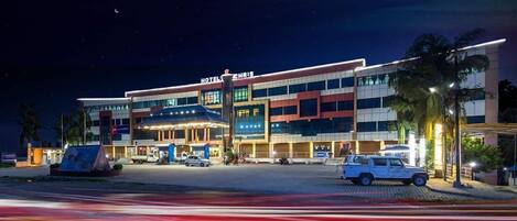 Fasade – kveld/natt