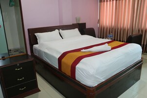 Minibar, escritorio, tabla de planchar con plancha y wifi gratis 