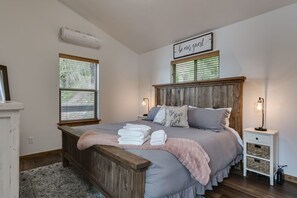 2 chambres, fer et planche à repasser, lit parapluie, Wi-Fi gratuit
