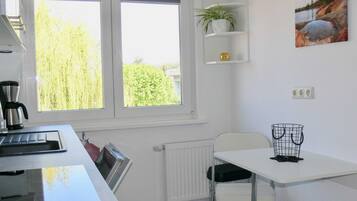 Kühlschrank, Mikrowelle, Ofen, Geschirrspüler