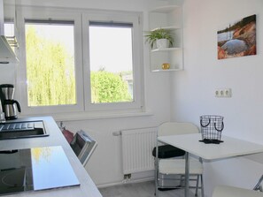 Kühlschrank, Mikrowelle, Ofen, Geschirrspüler