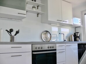 Kühlschrank, Mikrowelle, Ofen, Geschirrspüler