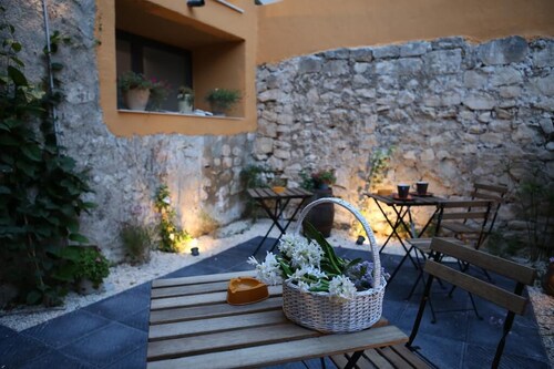 Fantastic YHOMISUS structure