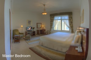 2 bedrooms, in-room safe, iron/ironing board, free WiFi