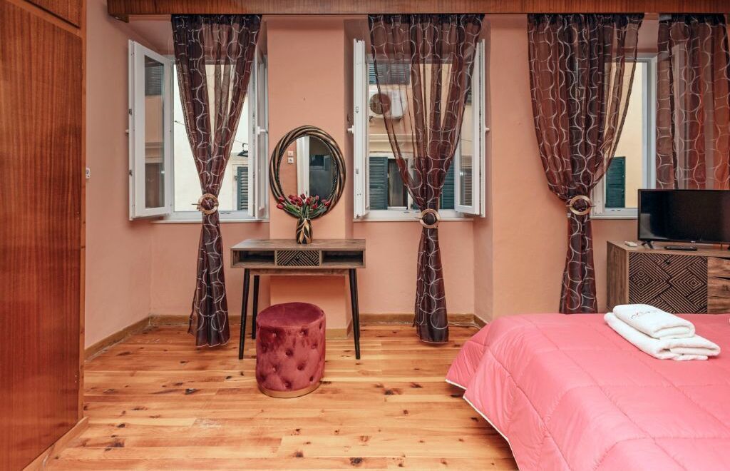 1 slaapkamer, een strijkplank/strijkijzer, wifi, beddengoed