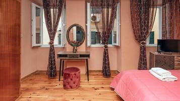 1 slaapkamer, een strijkplank/strijkijzer, wifi, beddengoed