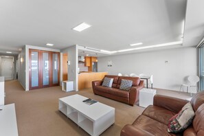 TV - Taupo Vista - Taupo Apartment (Taupo Central)