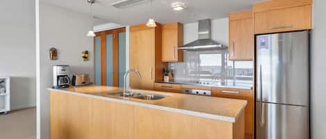 Réfrigérateur, micro-ondes, four, lave-vaisselle