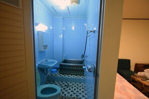 Separate bathtub and shower, deep-soaking bathtub, hair dryer - Hotel Henza (Uruma)