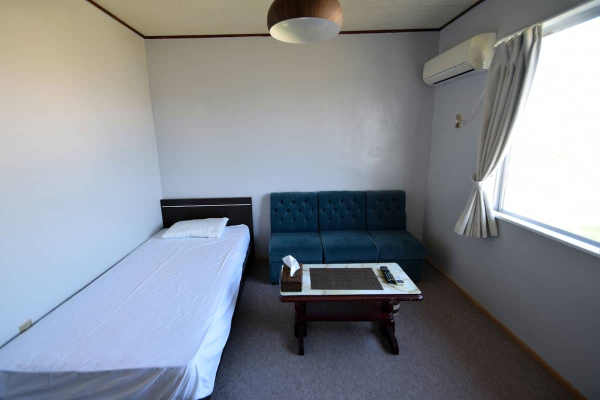 Basic Single Room, Partial Ocean View | Individually decorated