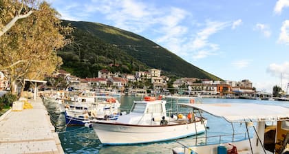 Lefkada Perheystävällinen talo, jossa on pysäköinti, piha