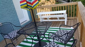 Outdoor dining - Luxury contemporary stylish rowhouse + free parking; perfect for large groups  (Washington)