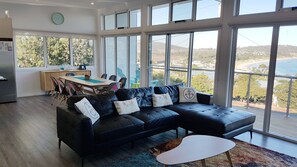 50-inch flat-screen TV with digital channels, TV - Primrose Sands Panorama (Primrose Sands)