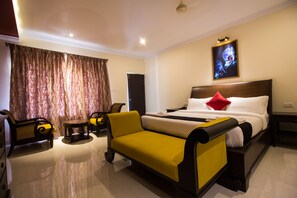 Deluxe Double Room, 1 King Bed, Pool View | 1 bedroom, minibar, in-room safe, desk - Wild Berry Resort Agonda (Canacona)