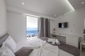 Deluxe Double or Twin Room with Sea View | Bureau, Wi-Fi gratuit, draps fournis