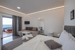 Escritorio, wifi gratis y ropa de cama 