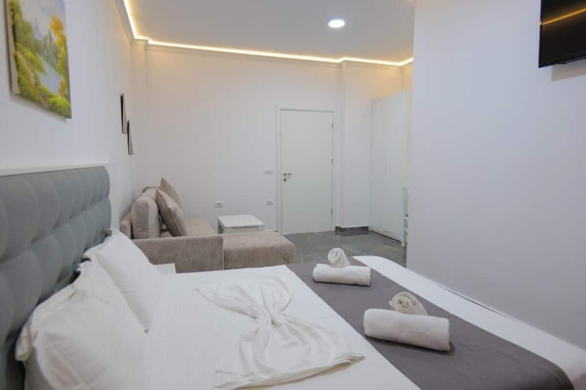 Apartment with Sea View | Schreibtisch, kostenloses WLAN, Bettwäsche