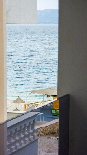 Double Room with Side Sea View | Vue depuis le balcon