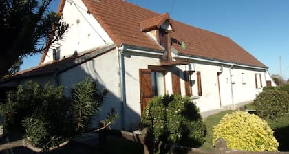 Fermette rénovée, animaux acceptés, internet, Montluçon proche