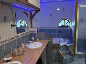 Bathroom - Restored farmhouse, pets allowed, near the Cher river (Haut-Bocage-Maillet)