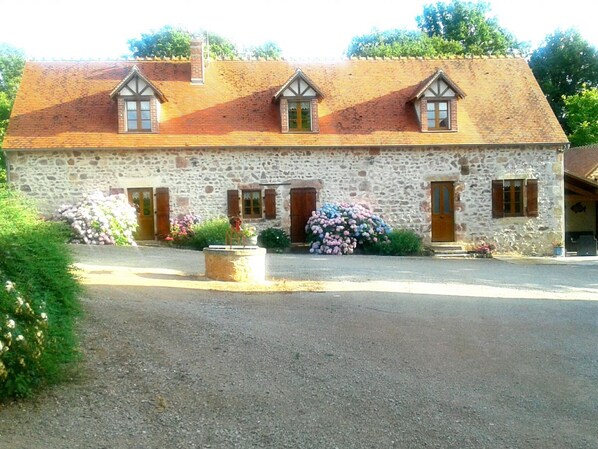 Exterior - Restored farmhouse, pets allowed, near the Cher river (Haut-Bocage-Maillet)