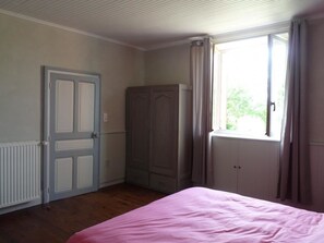 2 bedrooms, WiFi, bed sheets