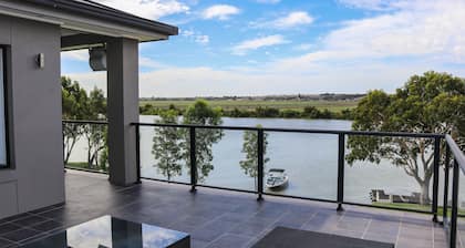 Superb house with direct river access.
10 Guests Shared private pontoon