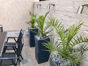 Outdoor dining - New Blackpool town centre apartment (Blackpool)