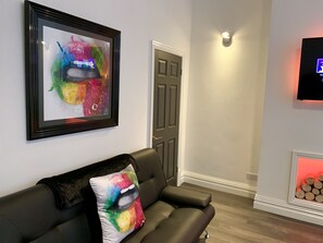 TV - New Blackpool town centre apartment (Blackpool)