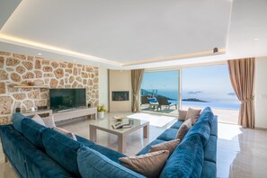 Smart TV, fireplace, DVD player, table football - 4 Bedroom Luxury Villa La Mer Azur Kalkan (Kas)