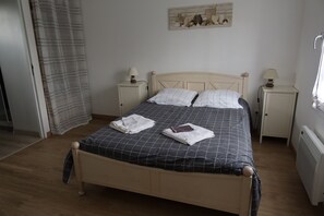 1 chambre, fer et planche à repasser, Wi-Fi gratuit, draps fournis