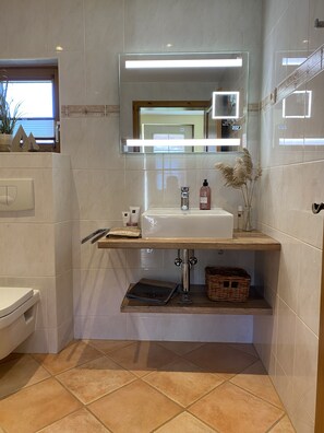 Shower, soap, toilet paper - Exquisite holiday apartments on the Baltic Sea Holiday house in Saal / OT Bartelshagen II (Saal)