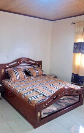 2 bedrooms, iron/ironing board, Internet