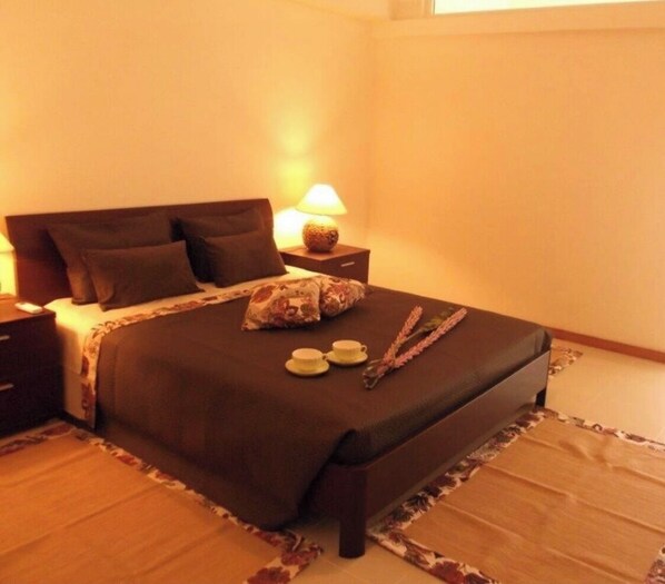 2 bedrooms, iron/ironing board, Internet