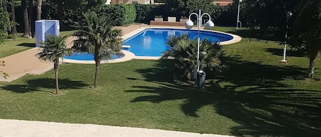 حمّام سباحة خارجي، حمّام سباحة مُدفَّأ