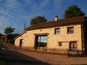 المنشأة من الخارج