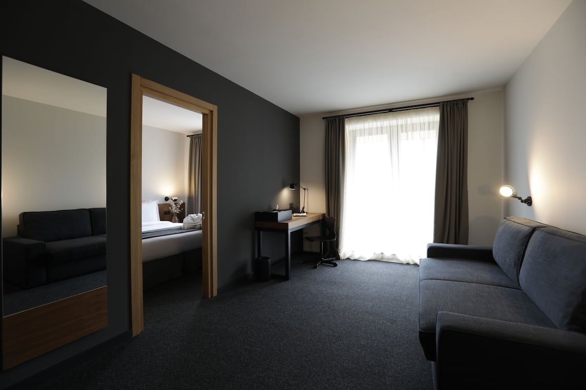 Family Suite, Multiple Beds, Mountain View | Egyptian cotton sheets, premium bedding, Select Comfort beds