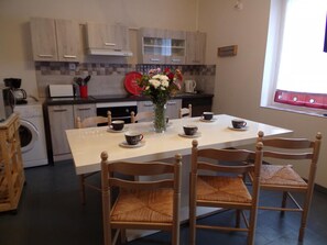 Køleskab, mikrobølgeovn, opvaskemaskine