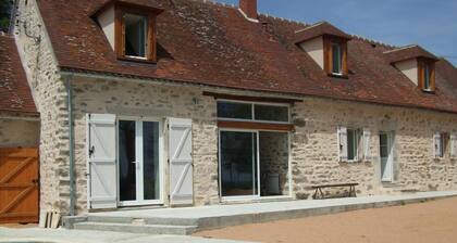 Modern Rustic Cottage with Pool and Pets Allowed