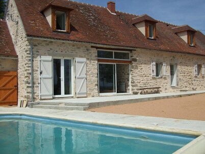 Modern Rustic Cottage with Pool and Pets Allowed