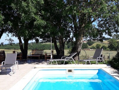 Cottage La Passerelle with private pool and pets allowed
