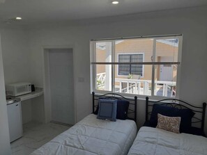 In-room safe, laptop workspace, blackout drapes, iron/ironing board - Sandlewood Studios (Nassau)