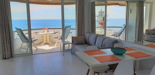 Fantastic 2 bed 2 bath beachside penthouse with pool and parking