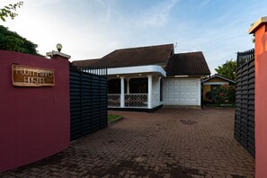 Exterior - Quiet spacious 4 bedroom Home (Arusha)